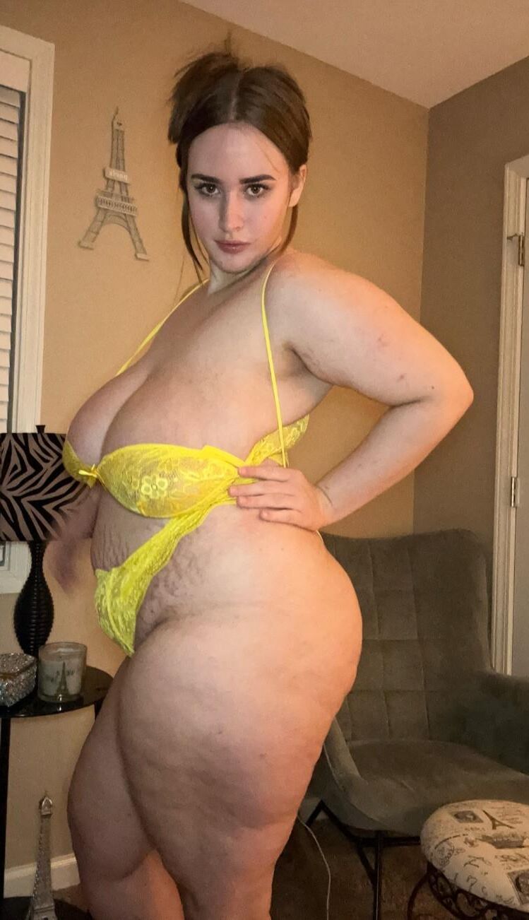 Scarlett Rose Pawg Queen