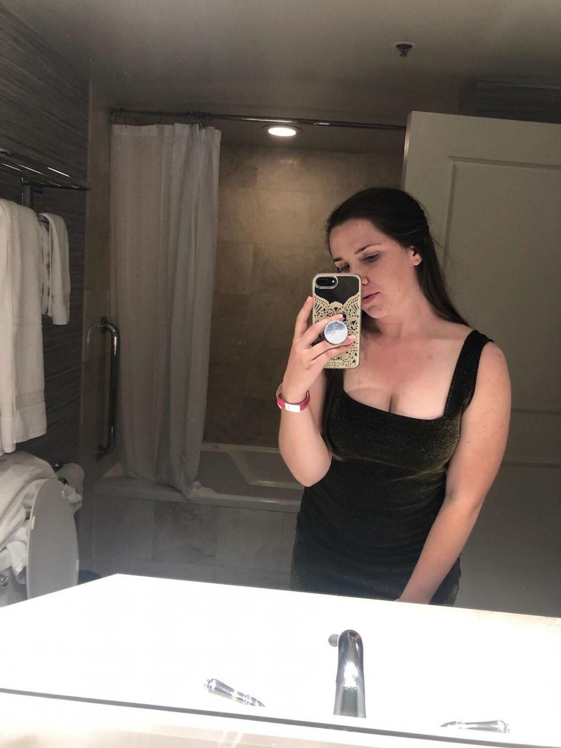 Un adolescent amateur devient une femme sexy preggo pawg