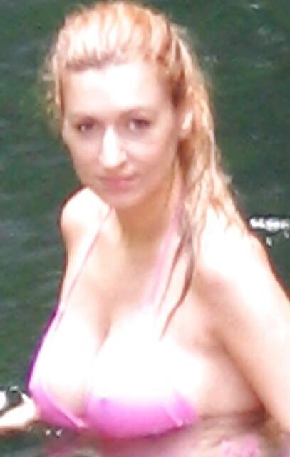 Fucking hot french milf big tits Caroline et ses gros nichons