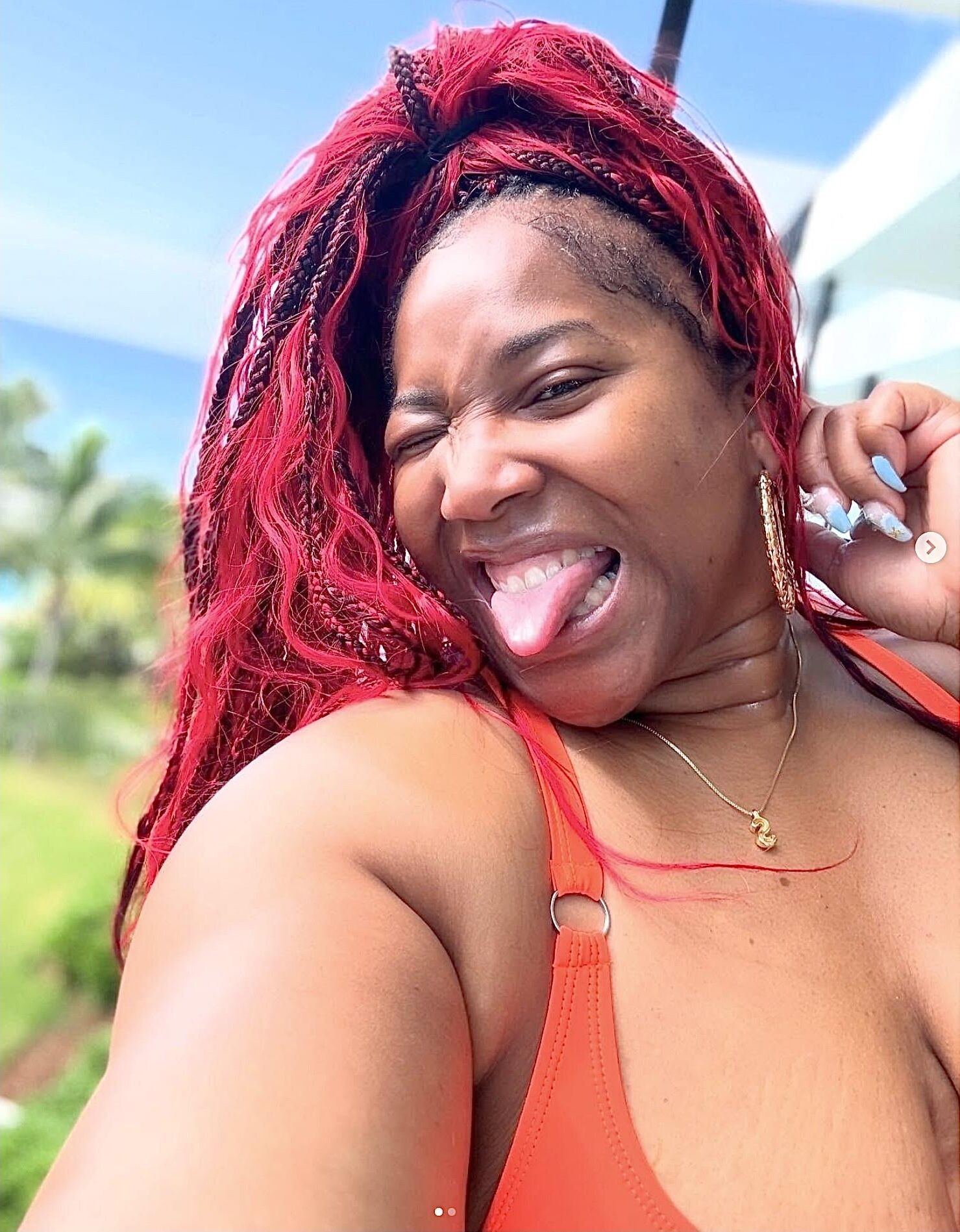Can you cover this fat fuck’s face with your cum?