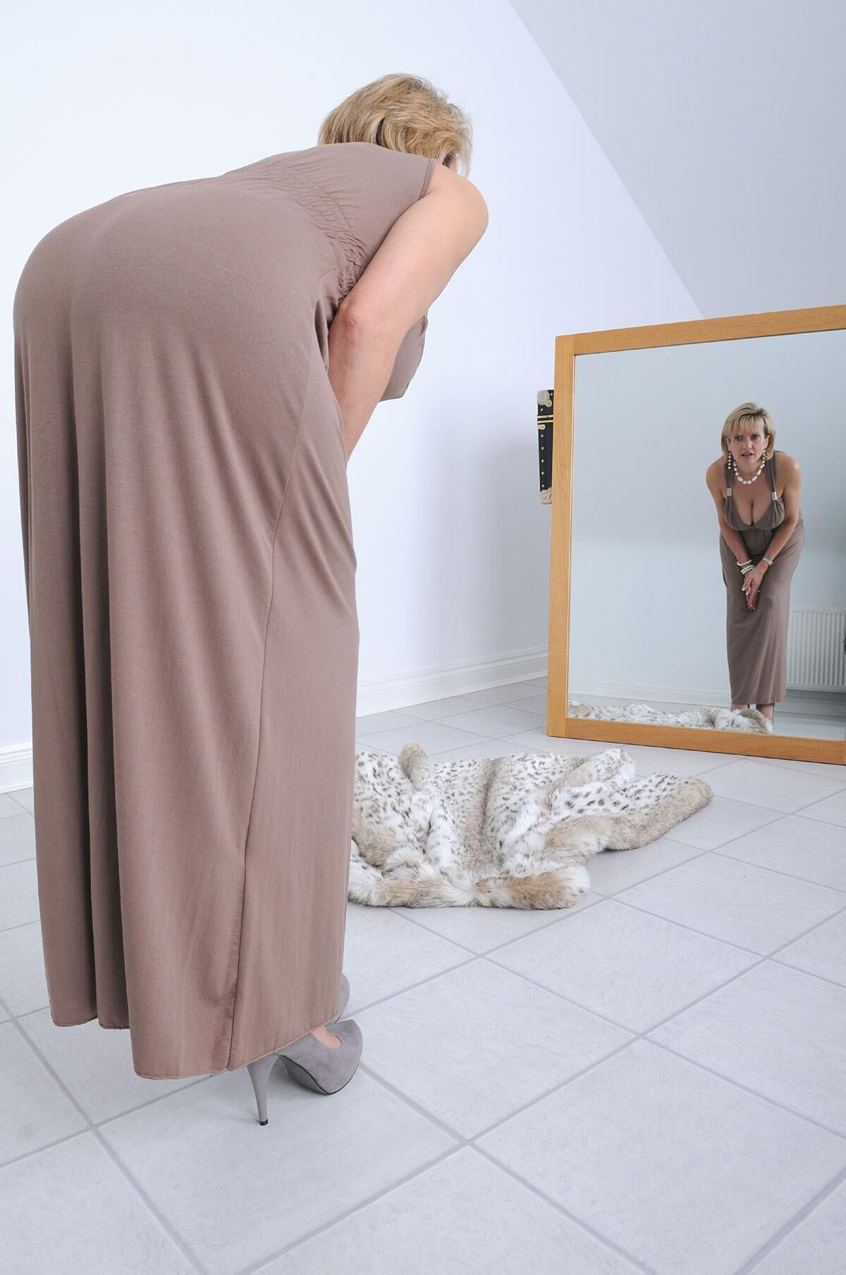 Gill Ellis Young (Lady Sonia) New Dress For Tonight
