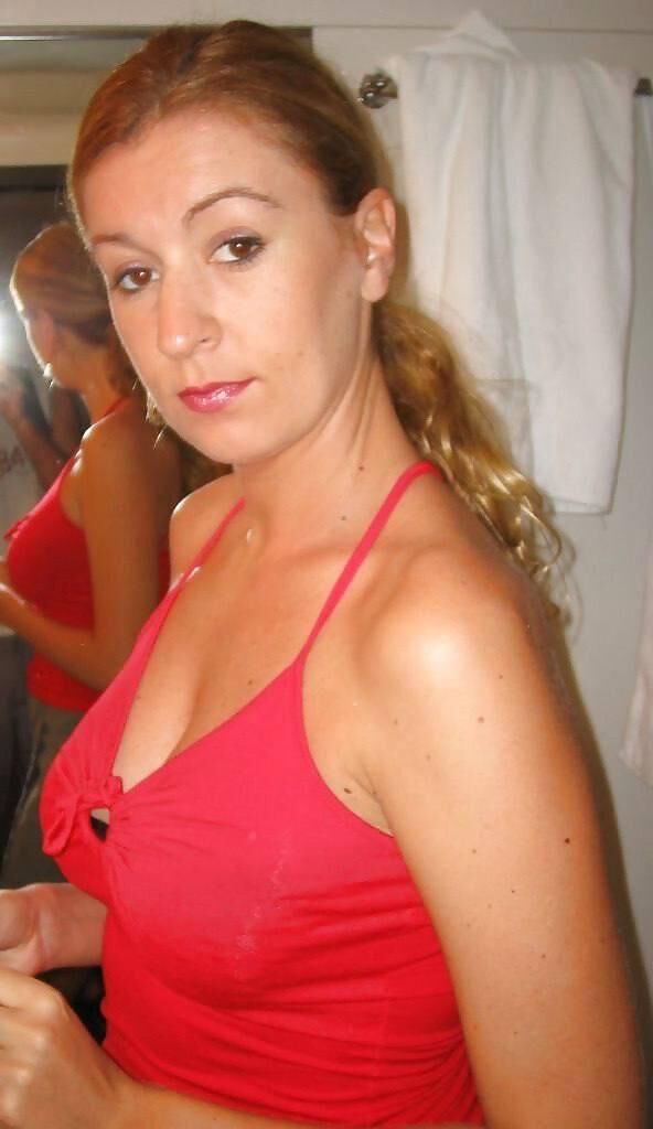 Fucking hot french milf big tits Caroline et ses gros nichons