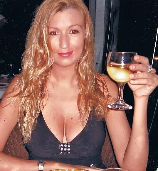 Fucking hot french milf big tits Caroline et ses gros nichons