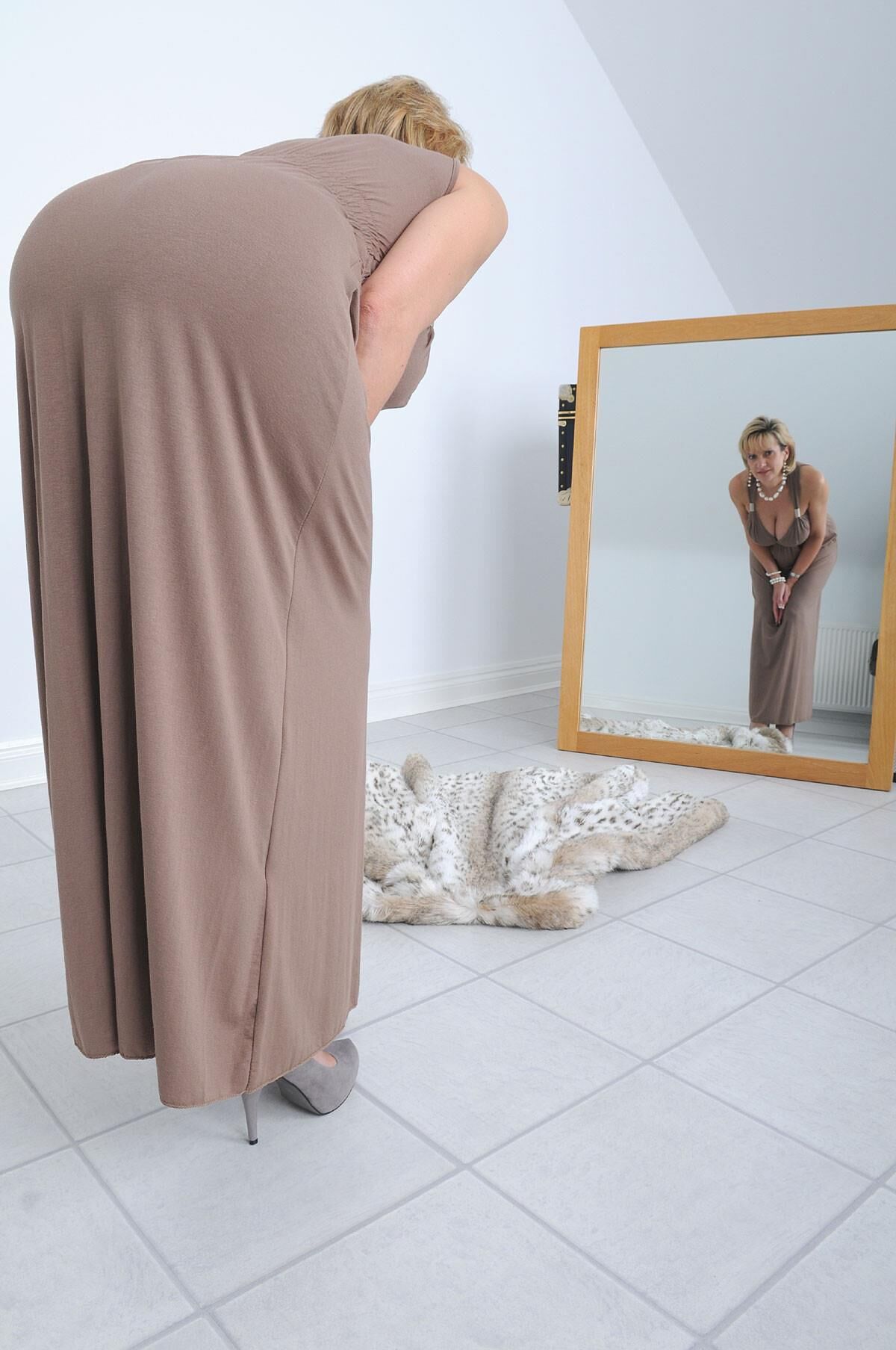 Gill Ellis Young (Lady Sonia) New Dress For Tonight