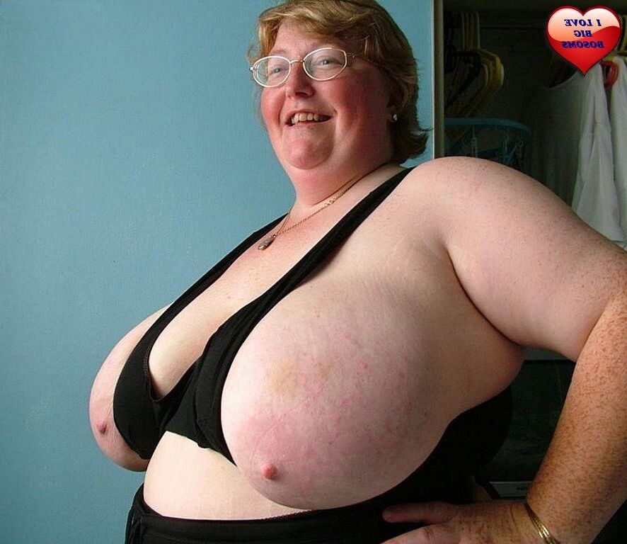 Dames plus âgées avec de beaux grands seins
