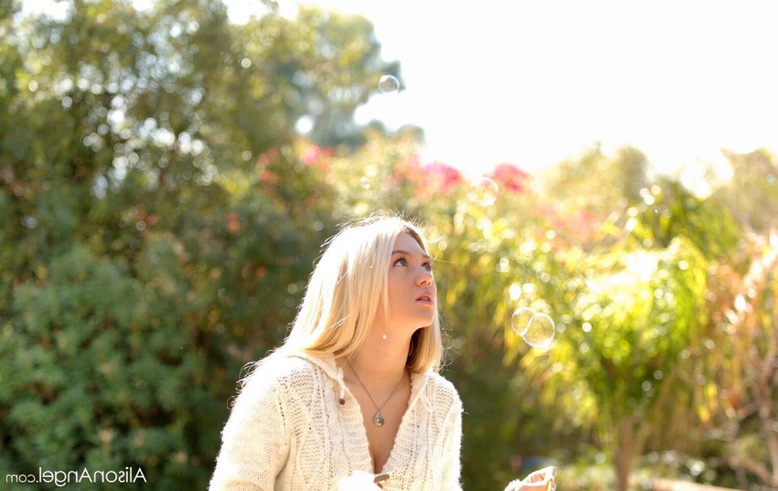 AlisonAngel ALISON Sweet bubbles on a cold day
