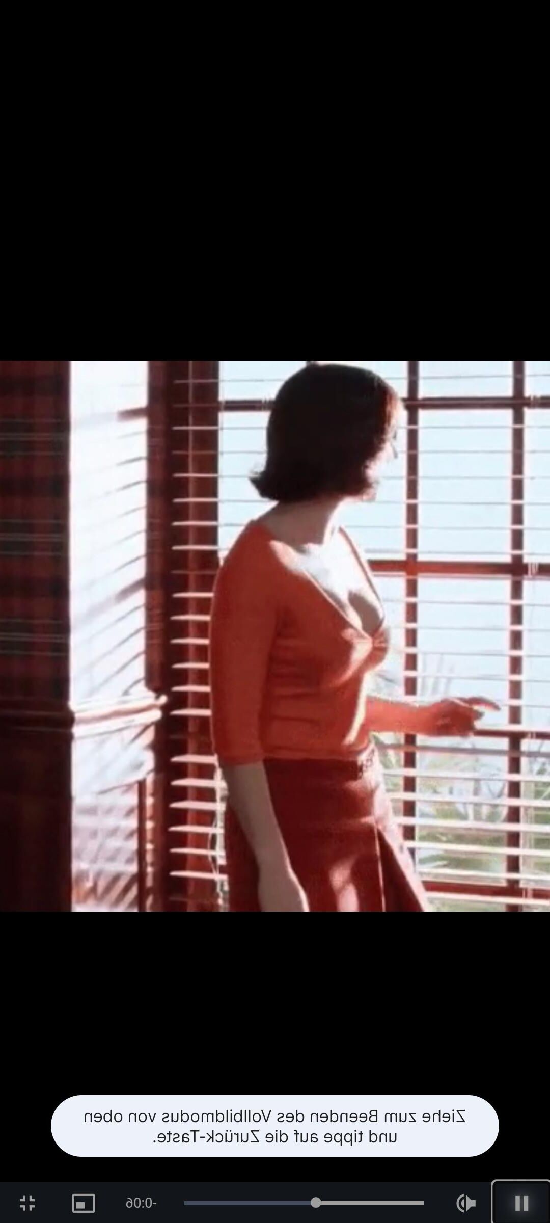 Linda Cardellini_Hot Celebs