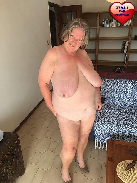 Dames plus âgées avec de beaux grands seins