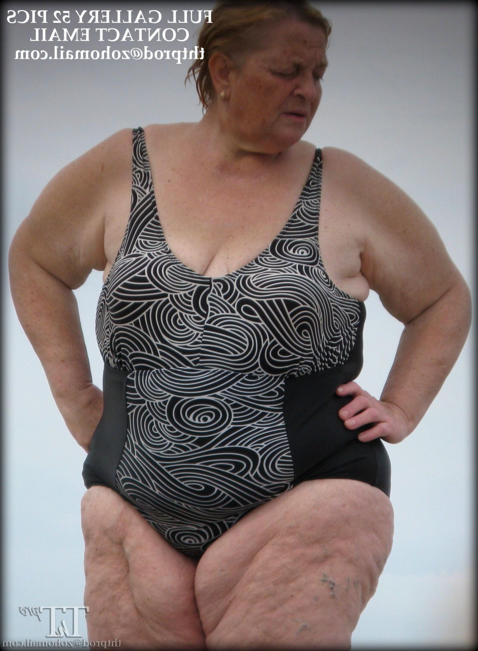 Gros seins gros cul à la plage