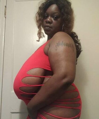 De grands seins candides