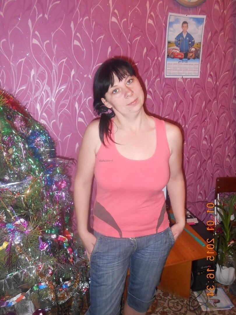 Busty mature Ukrainian Luda from Kryviy Rog at the Xmast tree