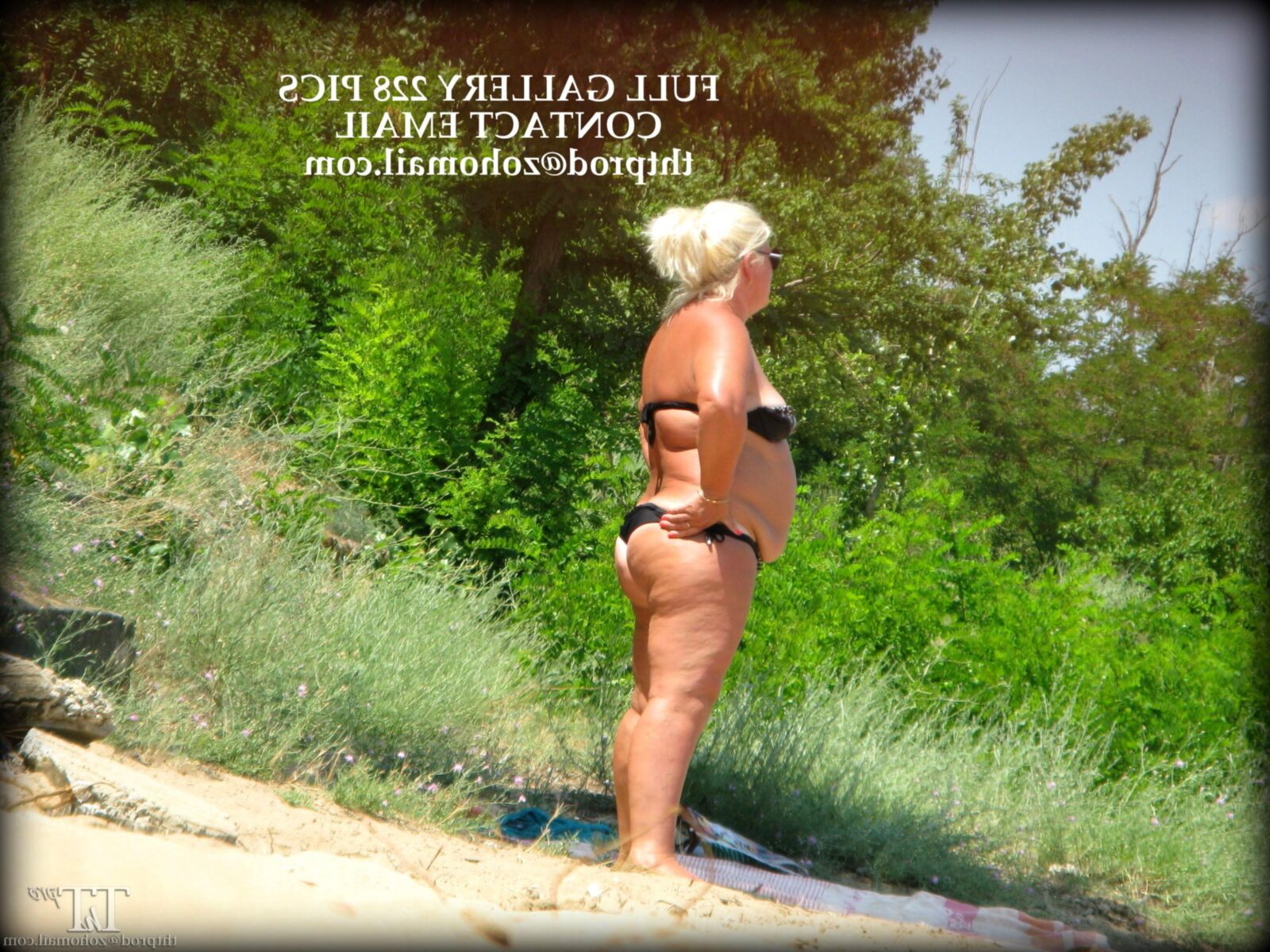 Grands seins à la plage