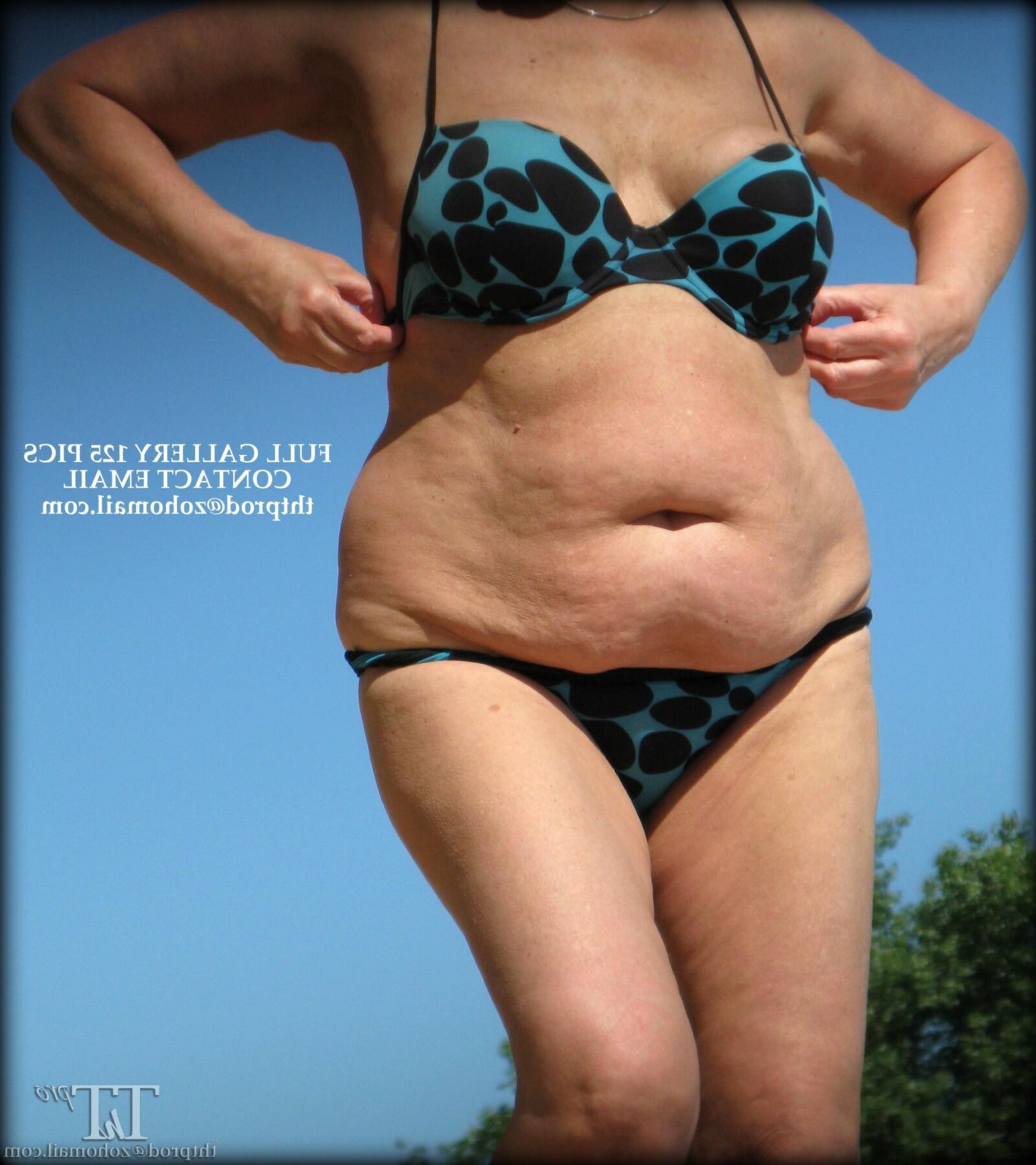 Gros seins gros cul à la plage