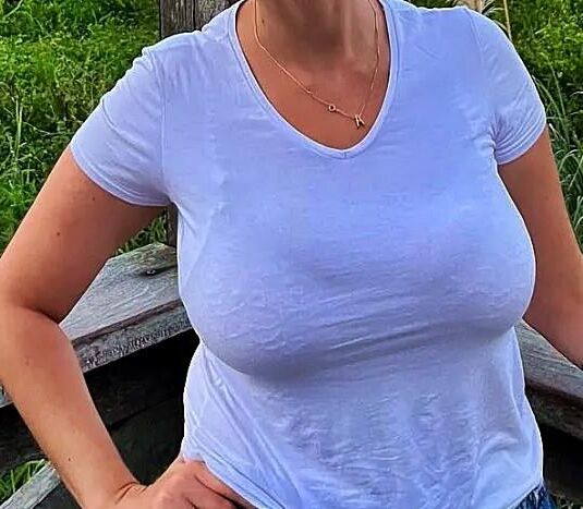 STUPID SLUT MILF MOM