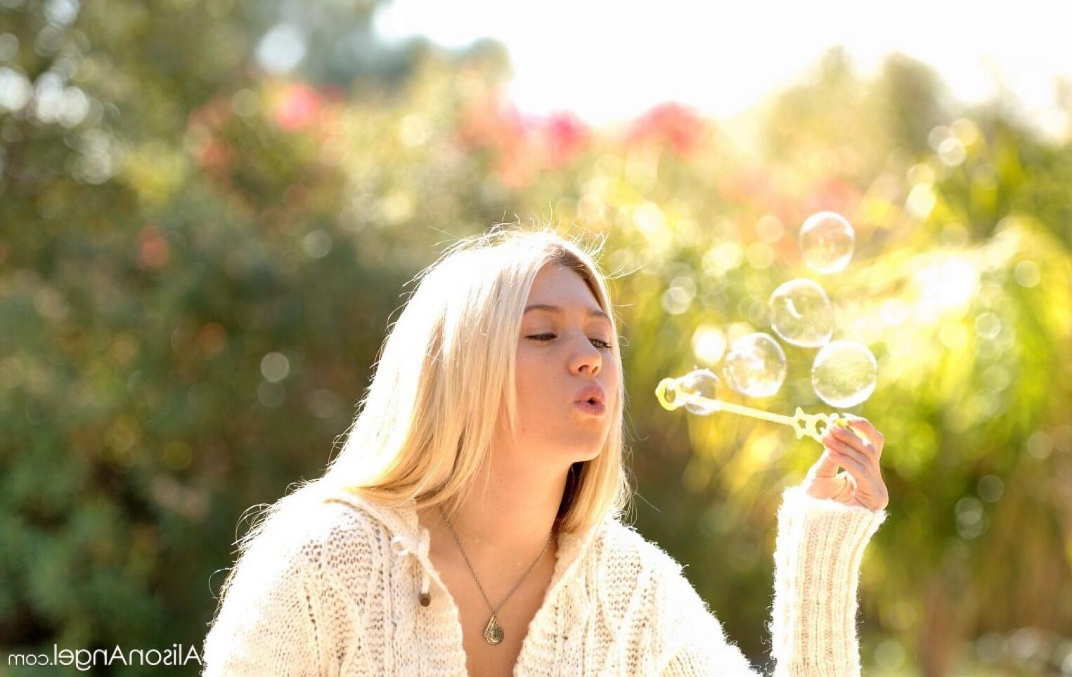 AlisonAngel ALISON Sweet bubbles on a cold day