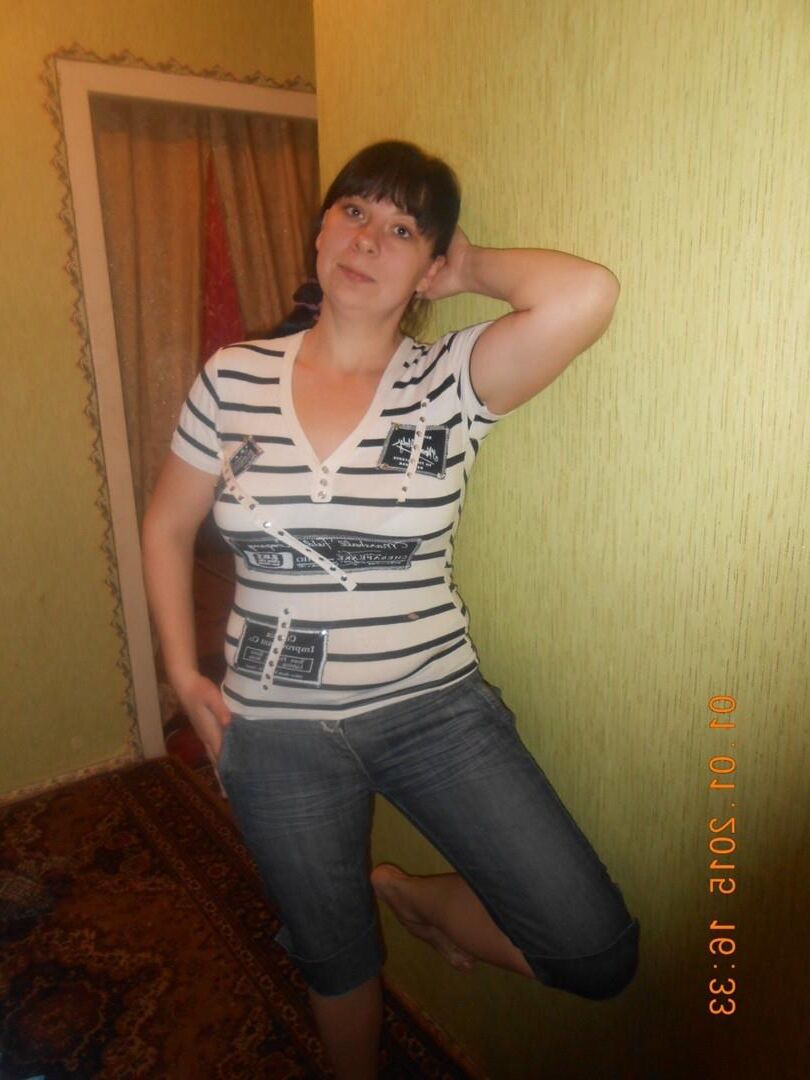 Busty mature Ukrainian Luda from Kryviy Rog at the Xmast tree