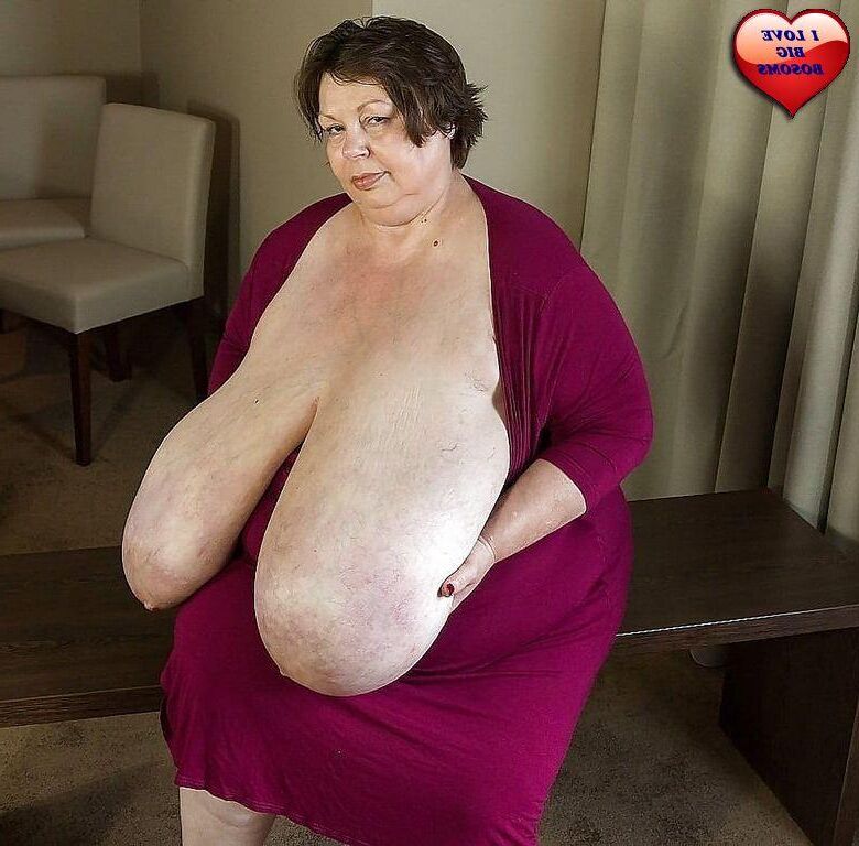 Dames plus âgées avec de beaux grands seins