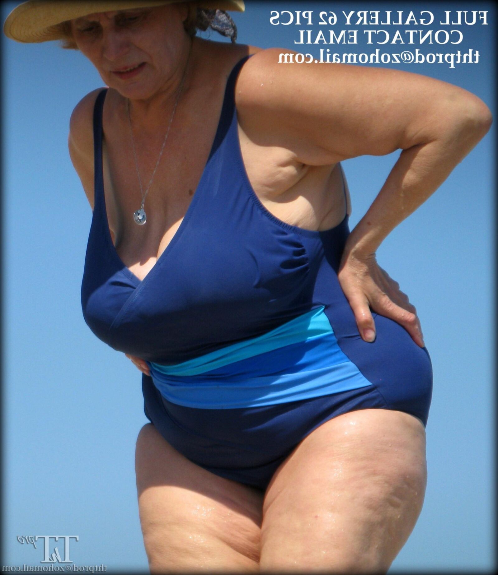 Grands seins à la plage