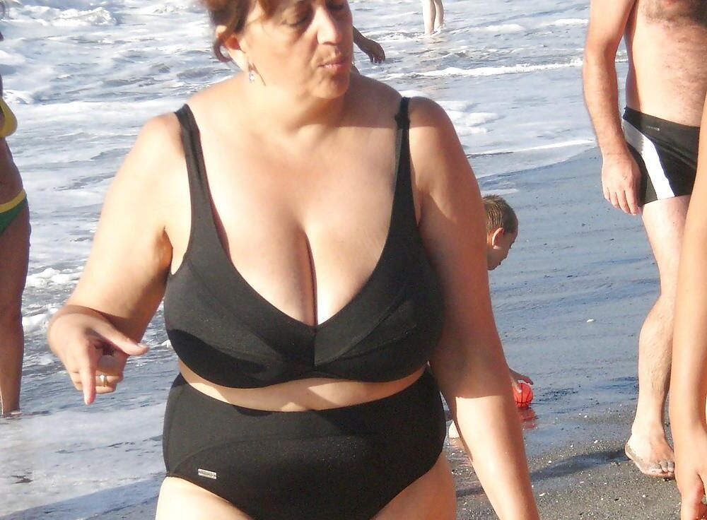 De grands seins candides