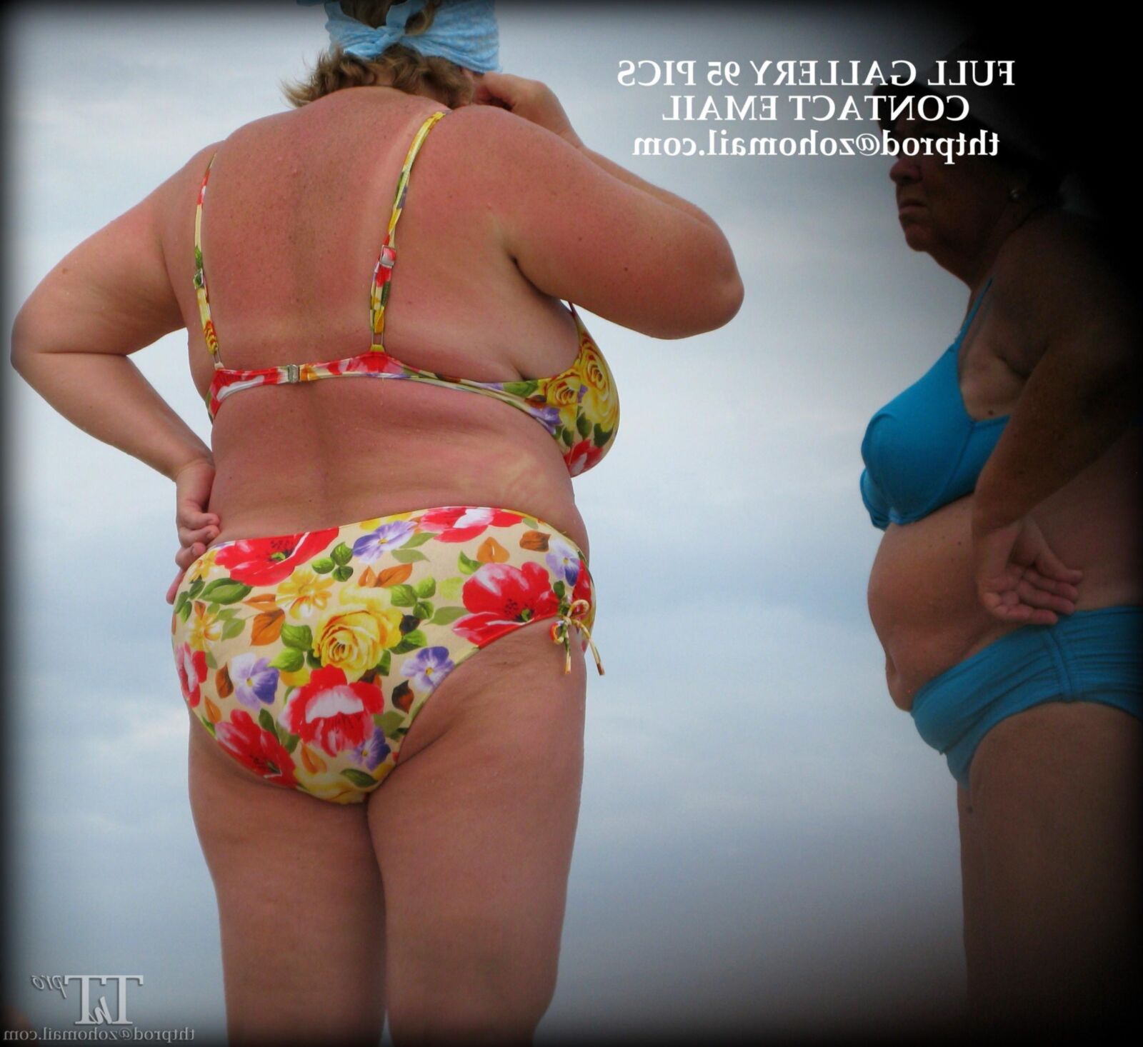 Grands seins à la plage