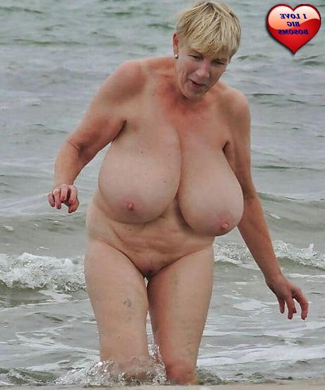 Dames plus âgées avec de beaux grands seins