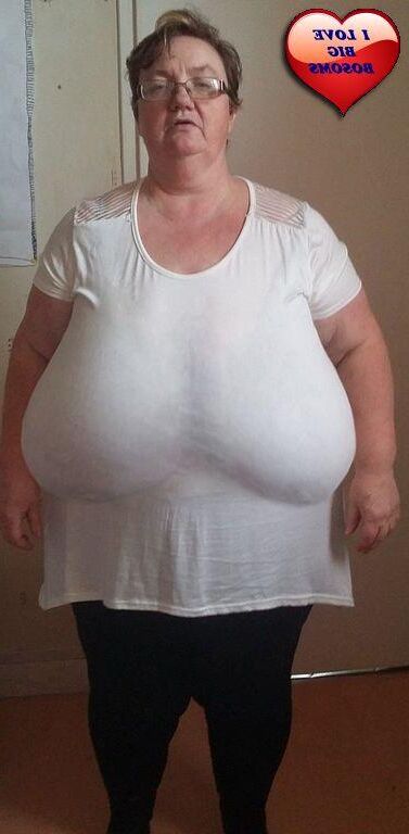 Dames plus âgées avec de beaux grands seins