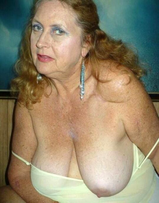 Hey mom, show me one tit! 