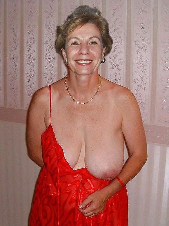 Hey mom, show me one tit! 