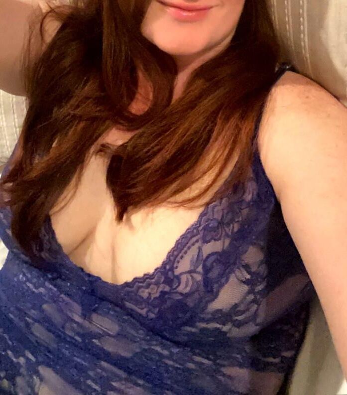 Chubby redhead with the body of a Milf