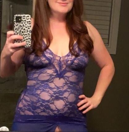 Chubby redhead with the body of a Milf