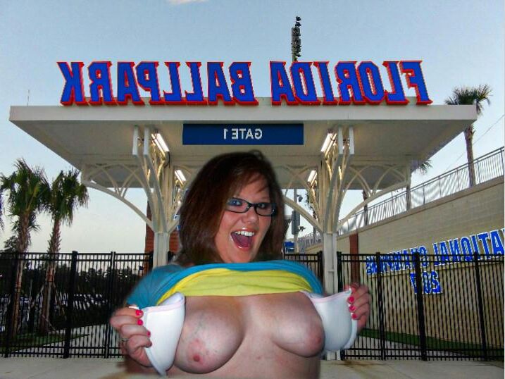 Flashing in public (AI)