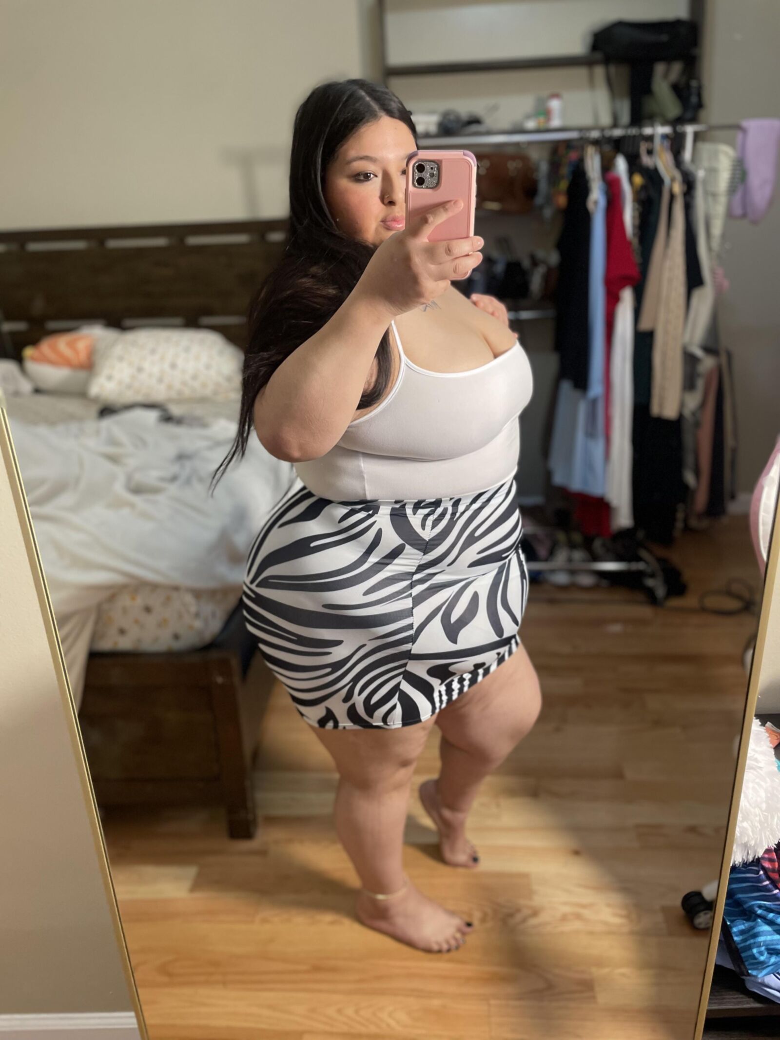 Random saves, jerk, comment and cum for these sluts