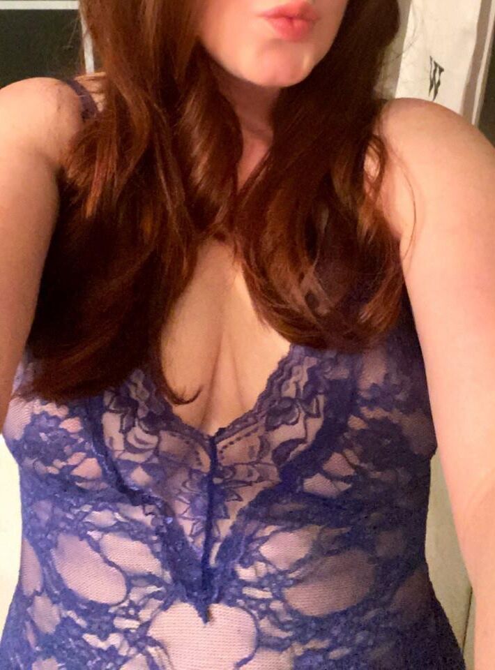 Chubby redhead with the body of a Milf