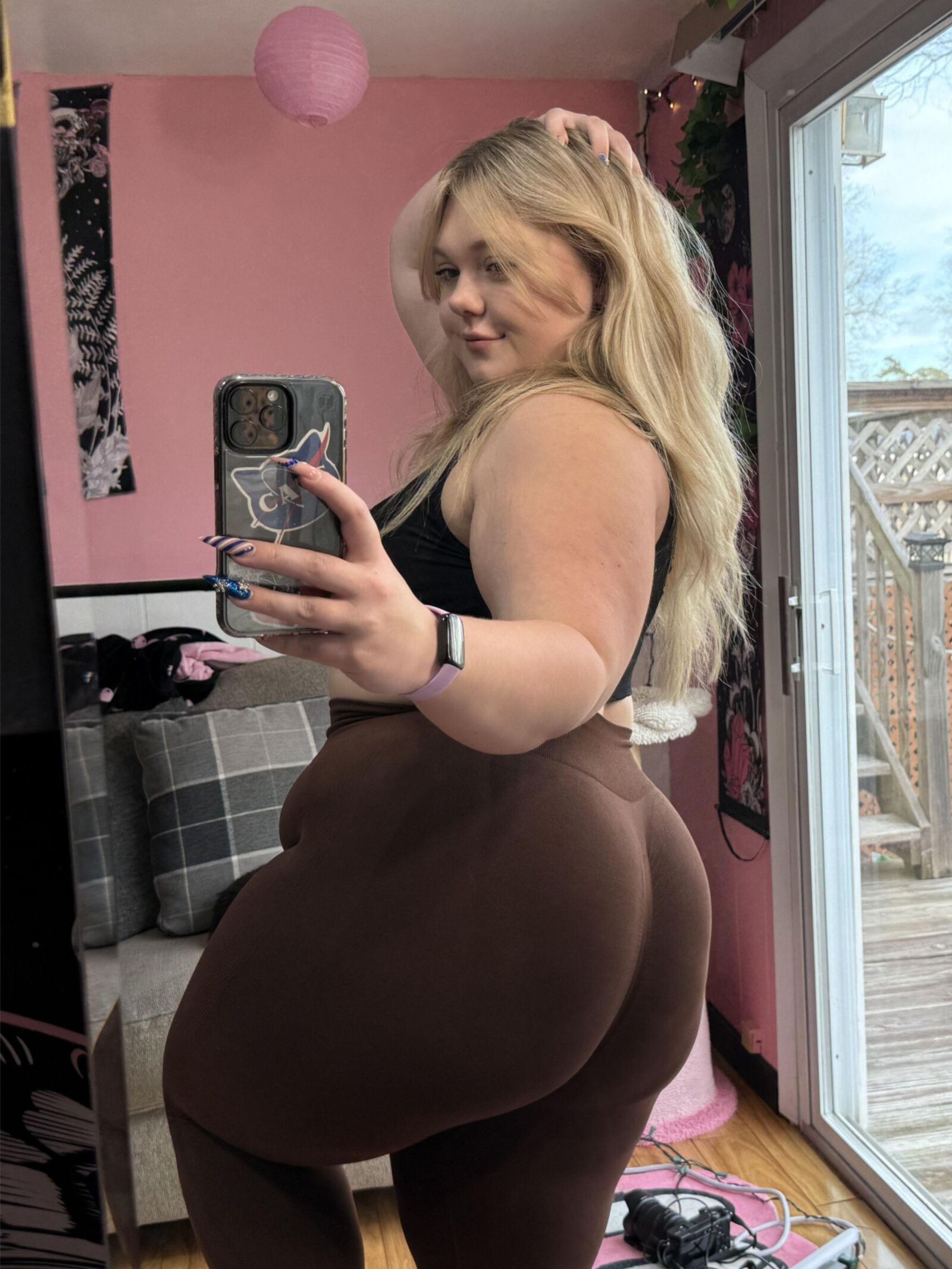 Lxves_ (Sar) (BBW)