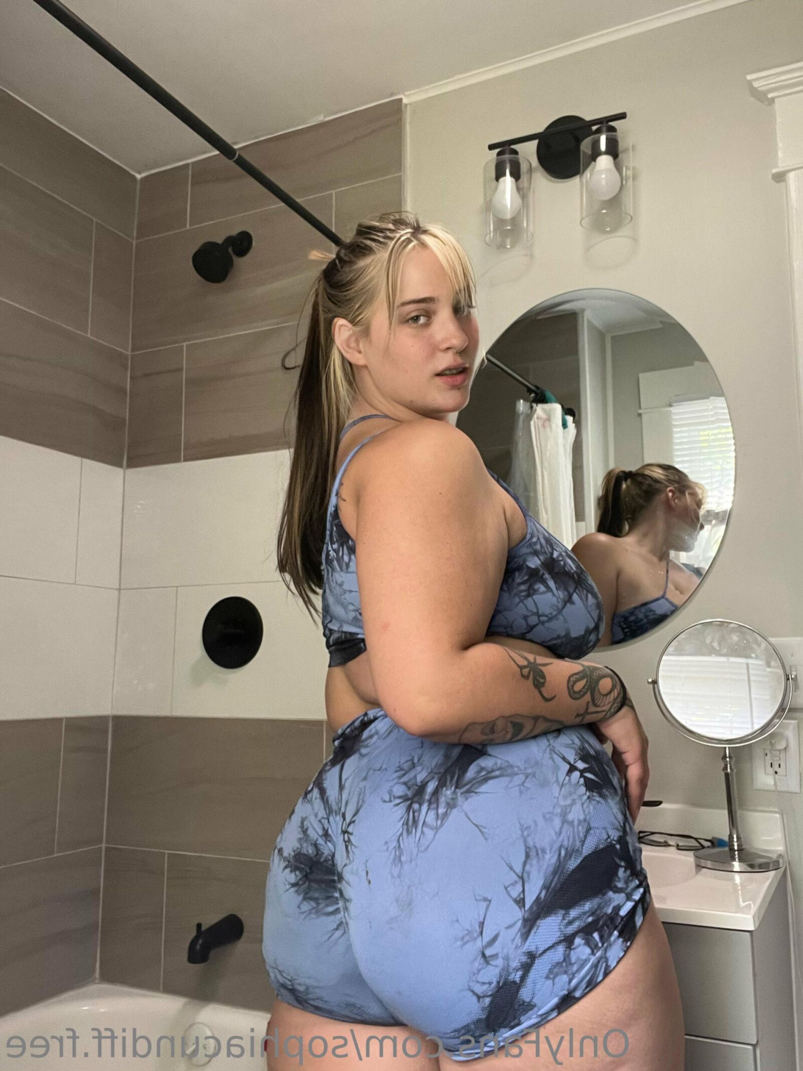 Sophie Big Ass Big Boobs Beauty Blonde BBW Girl Mixed Hot Shots