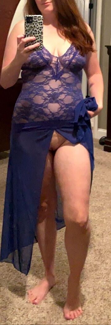 Chubby redhead with the body of a Milf