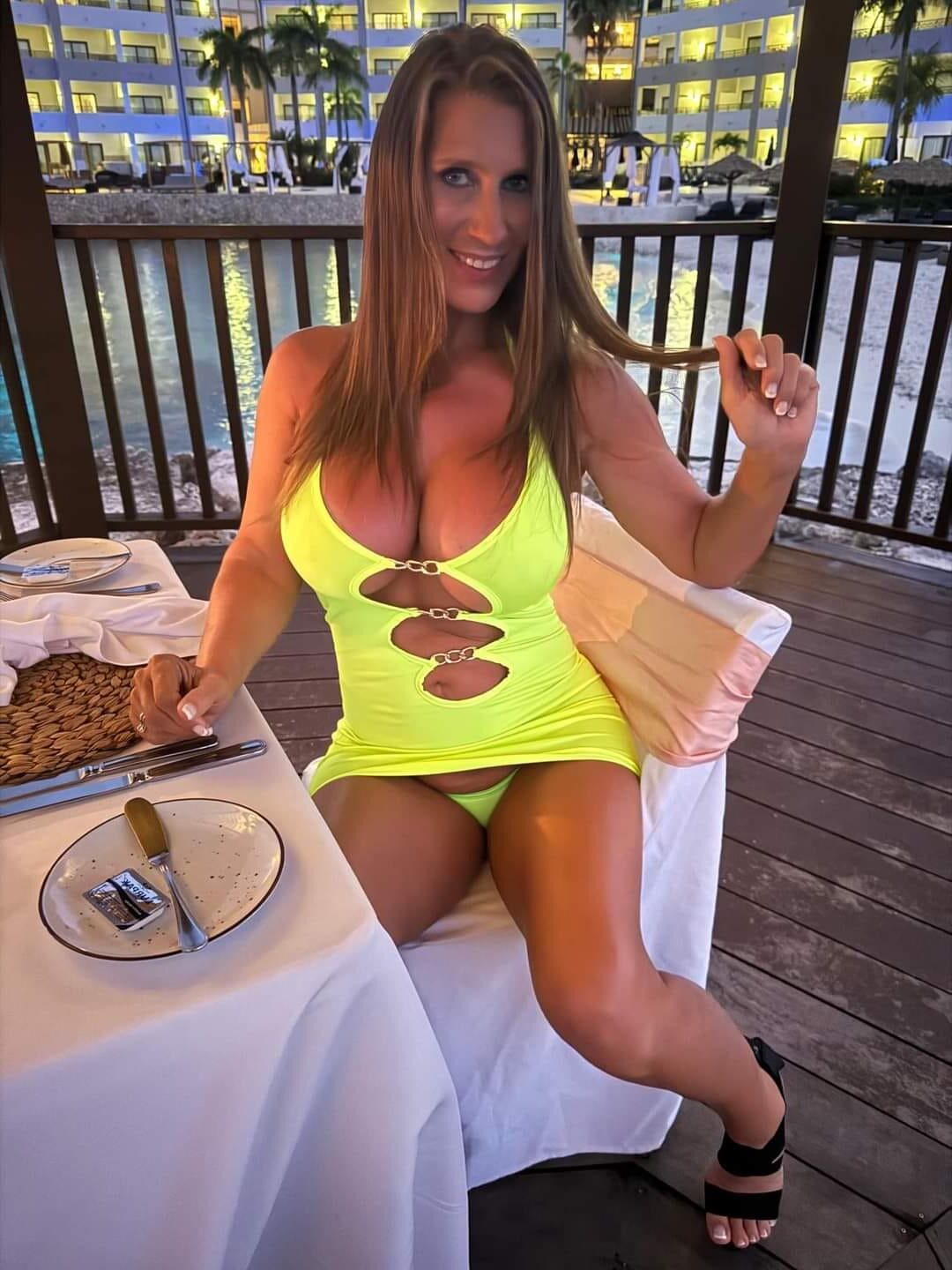 MILF Eve 