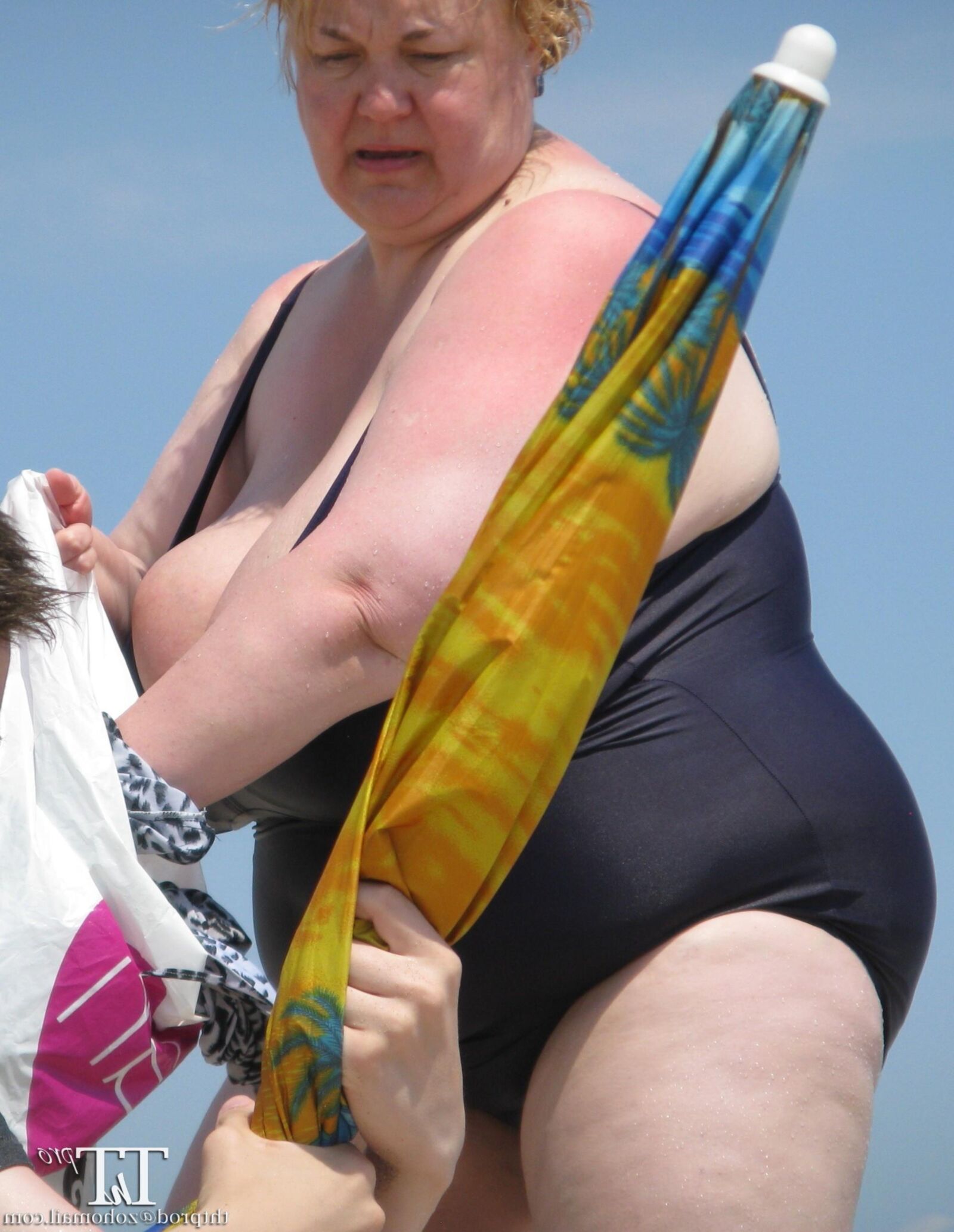Titanic Tits BBW beach candid