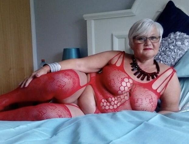 GRANNIES SPREAD IT
