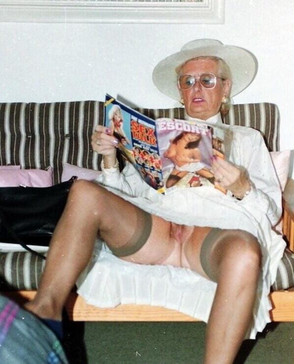 GRANNIES SPREAD IT